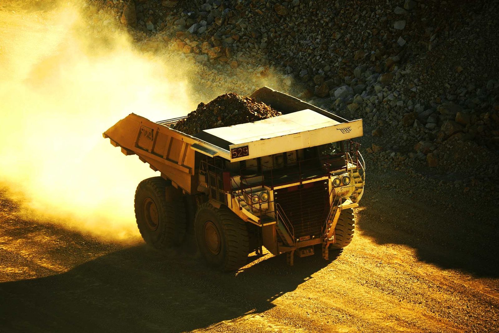 Layanan Pertambangan dan Batu Andesit